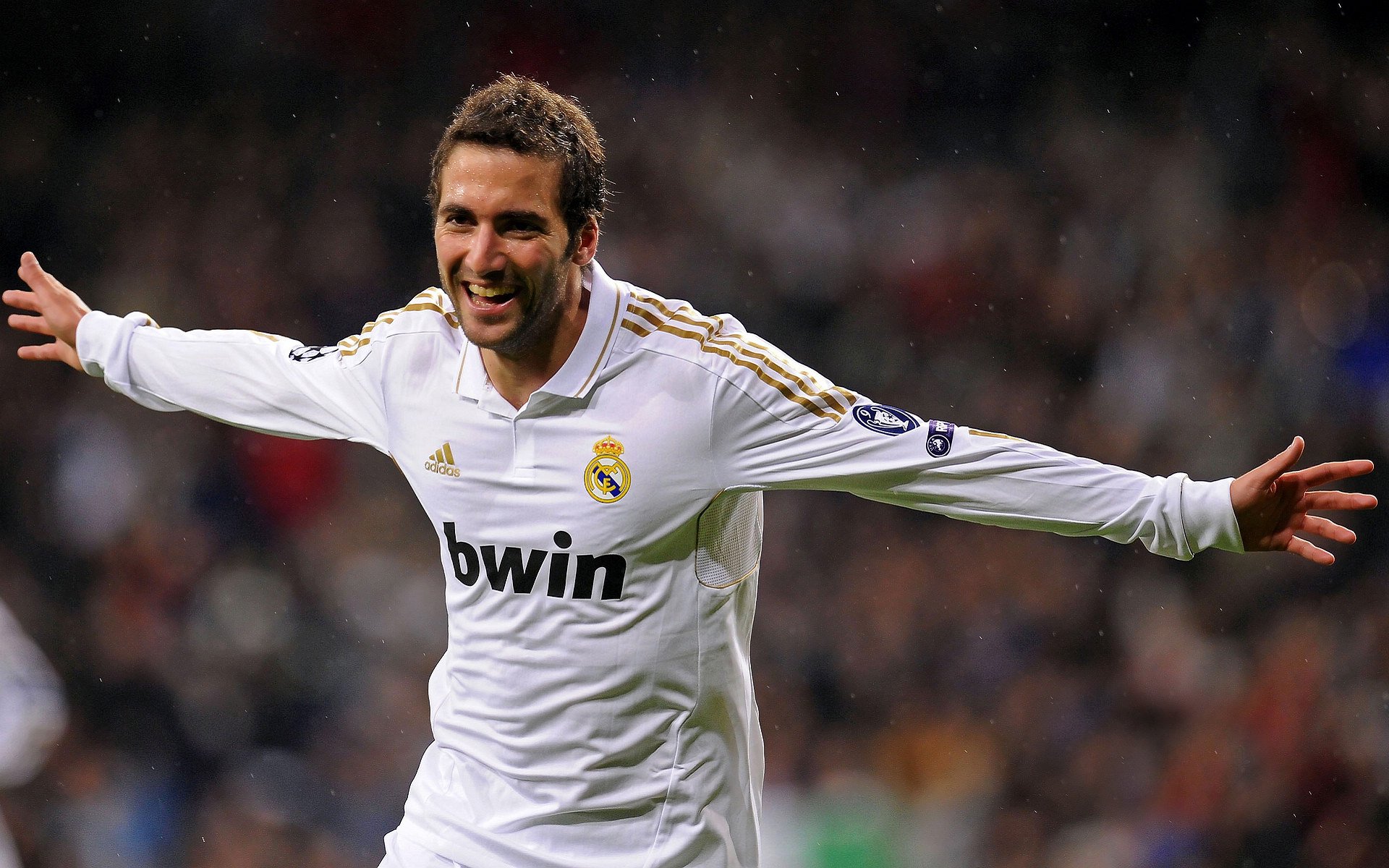 意甲联赛多支球队战术端庄，提升比赛观赏性，意甲联赛足球